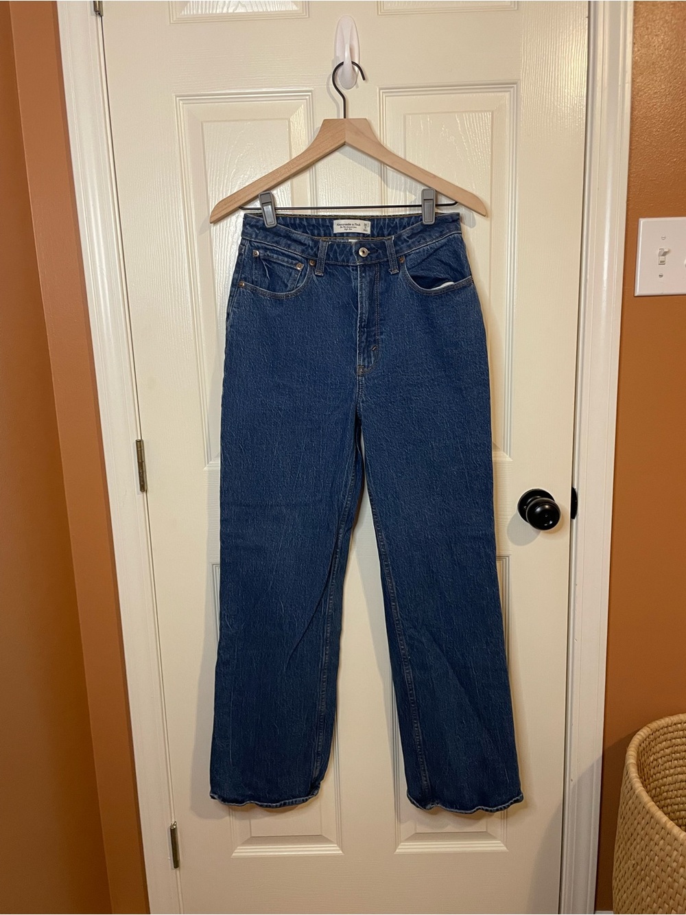 Abercrombie & Fitch Curve Love High Rise 90s Relaxed Jean Size 28 Regular - Picture 2 of 9
